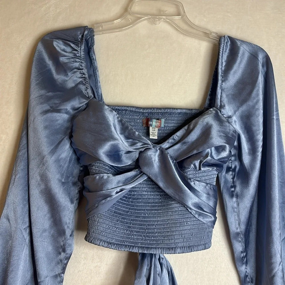 Urban Outfitters Light Blue Maya Smocked Tie-Back Long Sleeve Crop Top Size XS - Picture 3 of 12